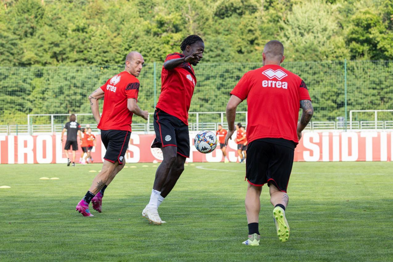 Mittelfeld-Neuzugang Mamadou Coulibaly steht vor seinem ersten Trainingslager mit den Weiß-Roten.