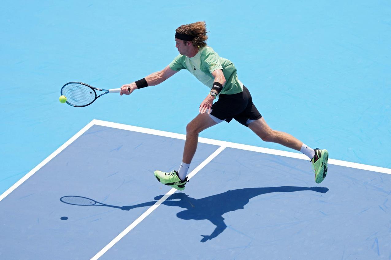 Andrey Rublev ist in Cincinnati eine Runde weiter. © APA / DYLAN BUELL