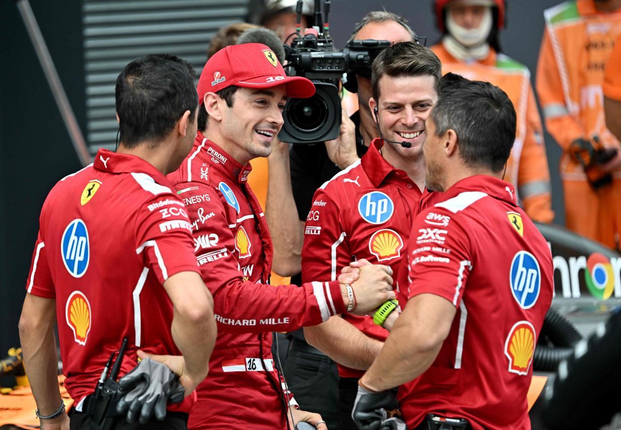 Die Freude im Ferrari-Team war riesig. © APA/afp / ATTILA KISBENEDEK