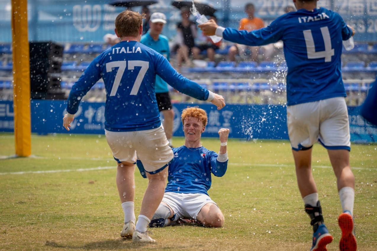 Great cheers from the fistball players.