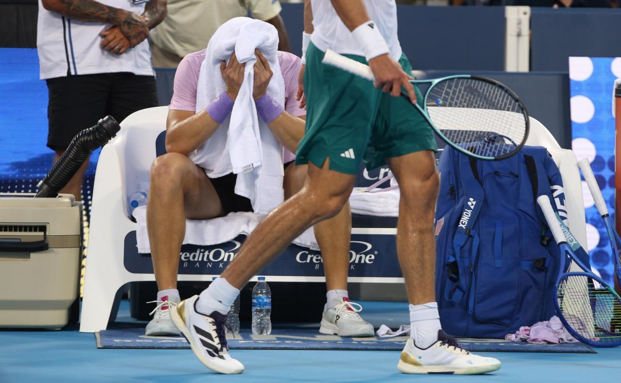 In Cincinnati ging Zverev K.o.: Waren Schmerzmittel der Grund dafür? © ANSA / MARK LYONS