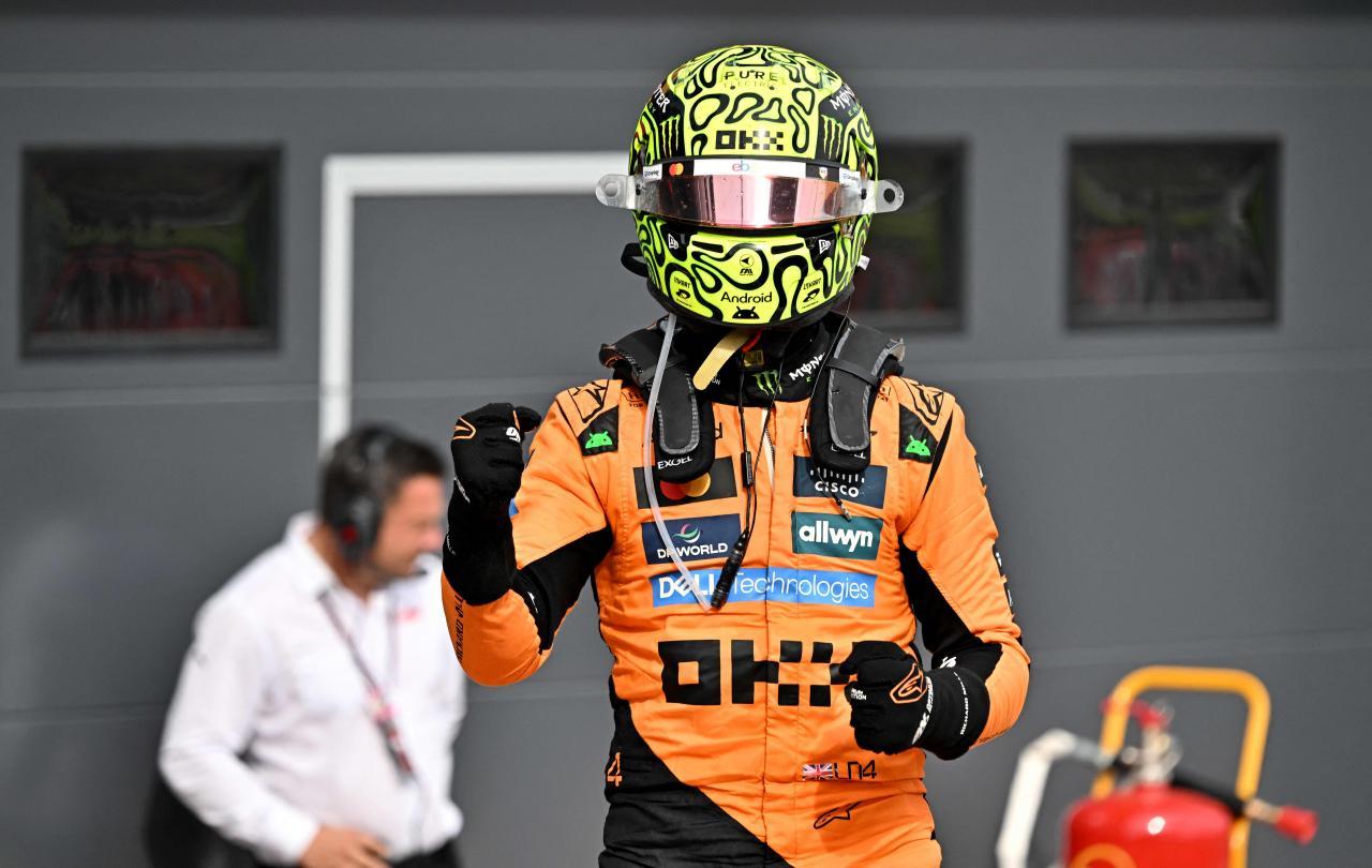 Lando Norris liegt in der WM-Wertung nur mehr 9 Púnkte hinter Piastri. © APA/afp / ATTILA KISBENEDEK