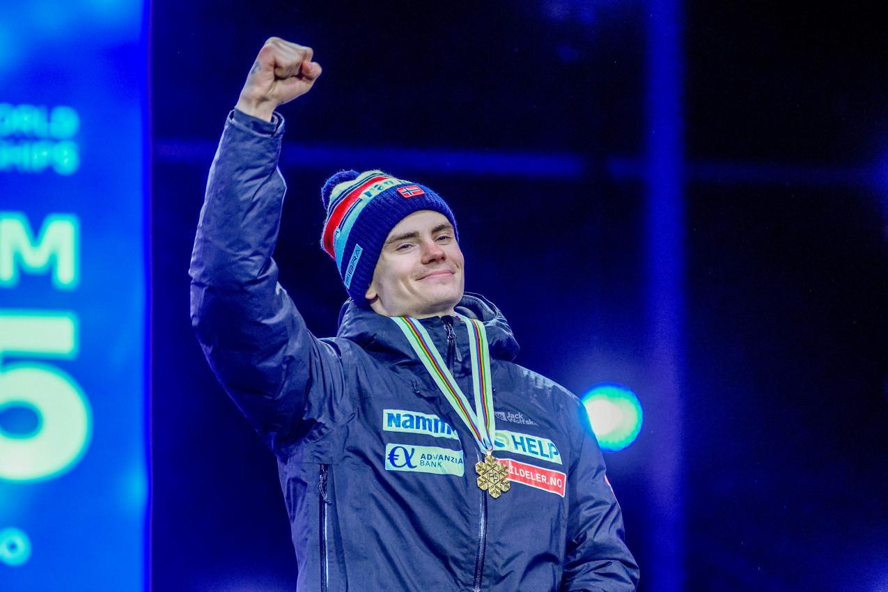 Marius Lindvik wurde bei der WM suspendiert. © APA/afp / LISE ASERUD