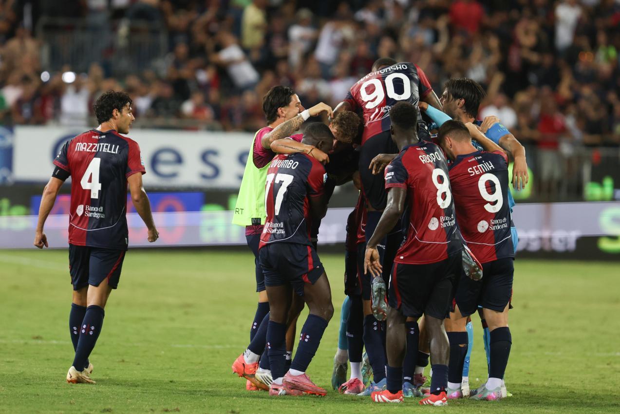 So feierte Cagliari den späten Ausgleich. © ANSA / FABIO MURRU