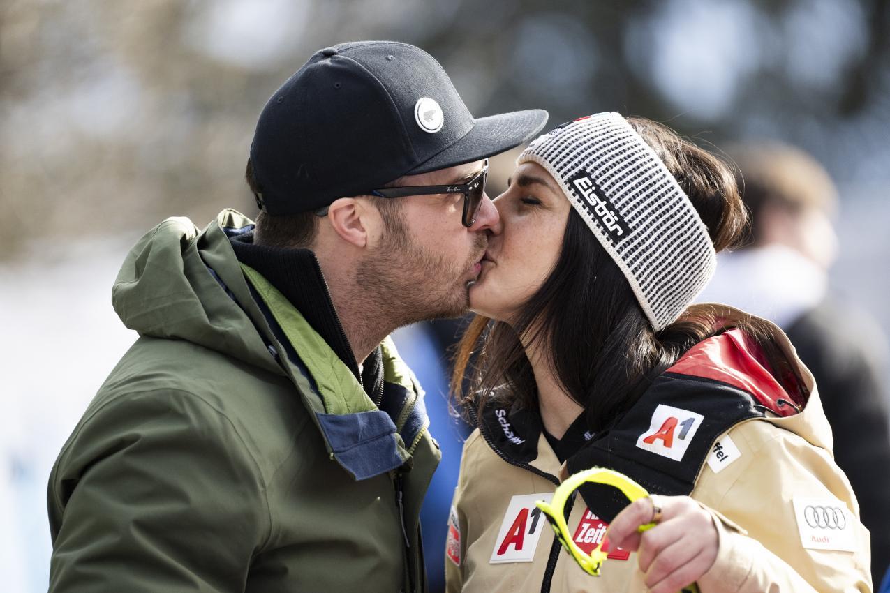 Stephanie Venier und ihr Freund Christian Walder haben sich verlobt. © KEYSTONE / ALESSANDRO DELLA VALLE