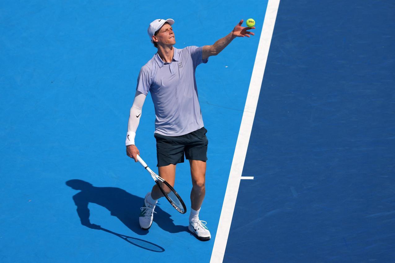 Unter einer Stunde hat Sinner auf der ATP-Tour nie gewonnen – bis jetzt. © APA / DYLAN BUELL