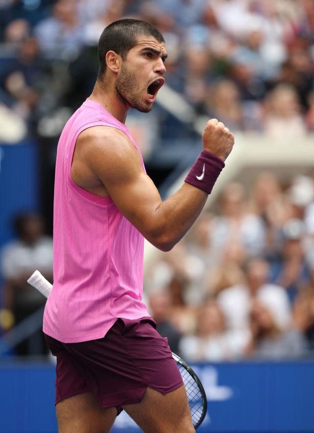 Carlos Alcaraz fordert Jannik Sinner im Finale. © APA / CLIVE BRUNSKILL