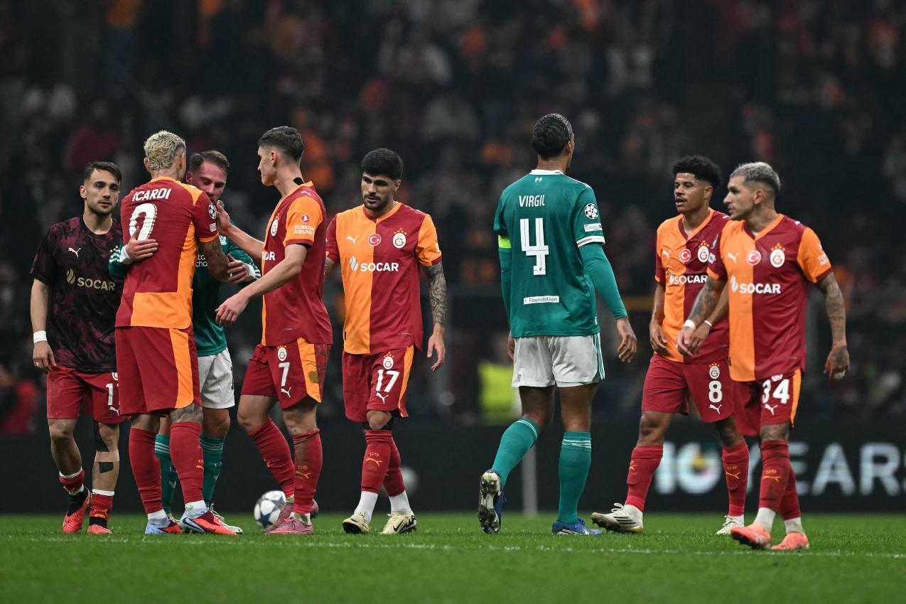 Galatasaray celebrates, Liverpool struggles. © APA/afp / OZAN KOSE