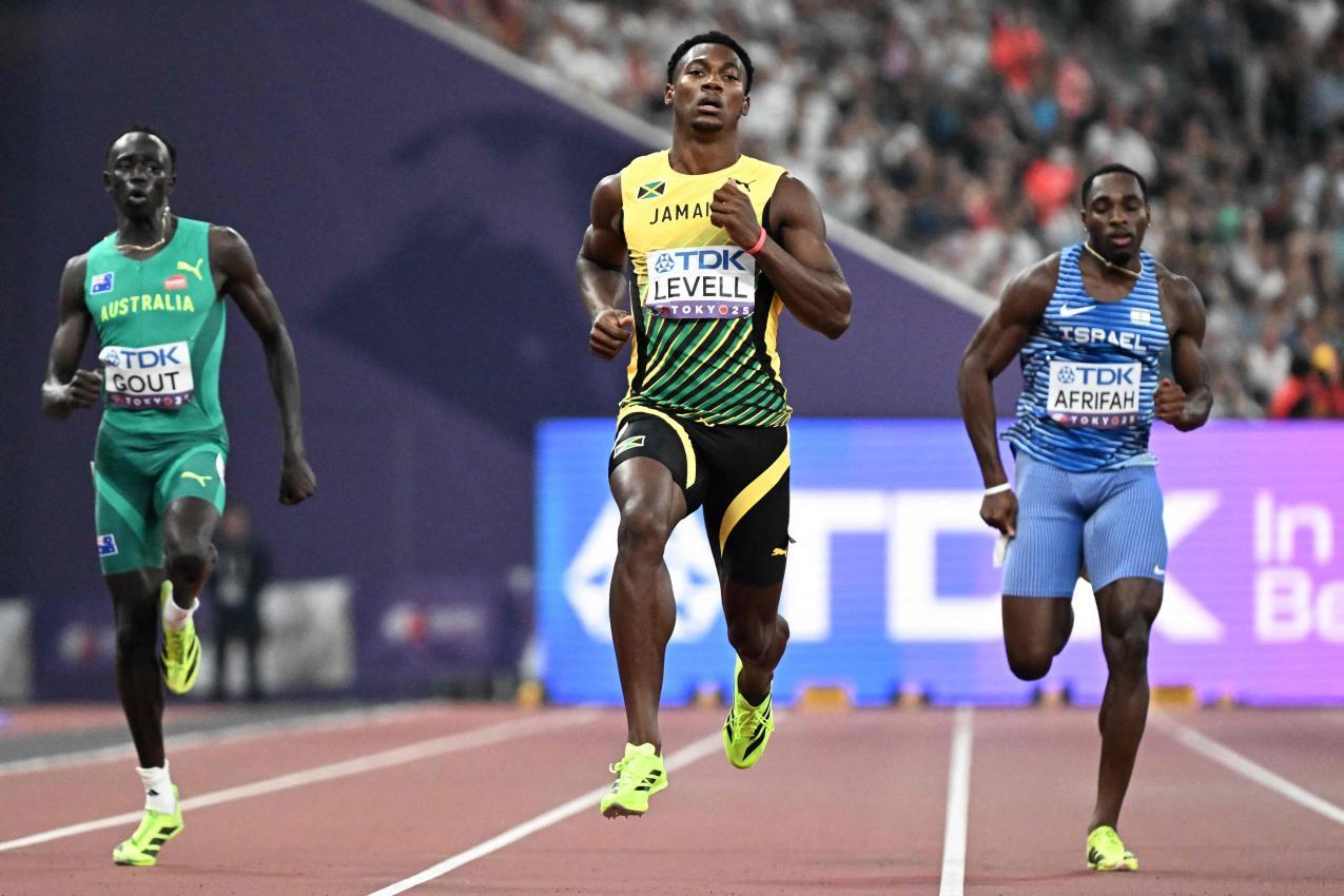 Gout Gout (far left) is considered a child prodigy at 17. © APA/afp / JEWEL SAMAD