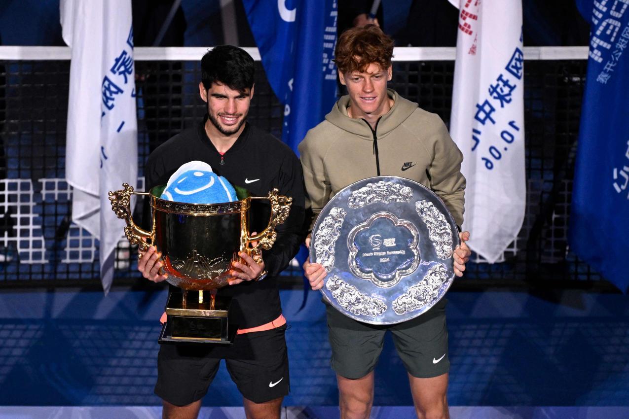 Im Vorjahr gewann Alcaraz das Finale in Peking gegen Sinner. © APA/afp / WANG ZHAO