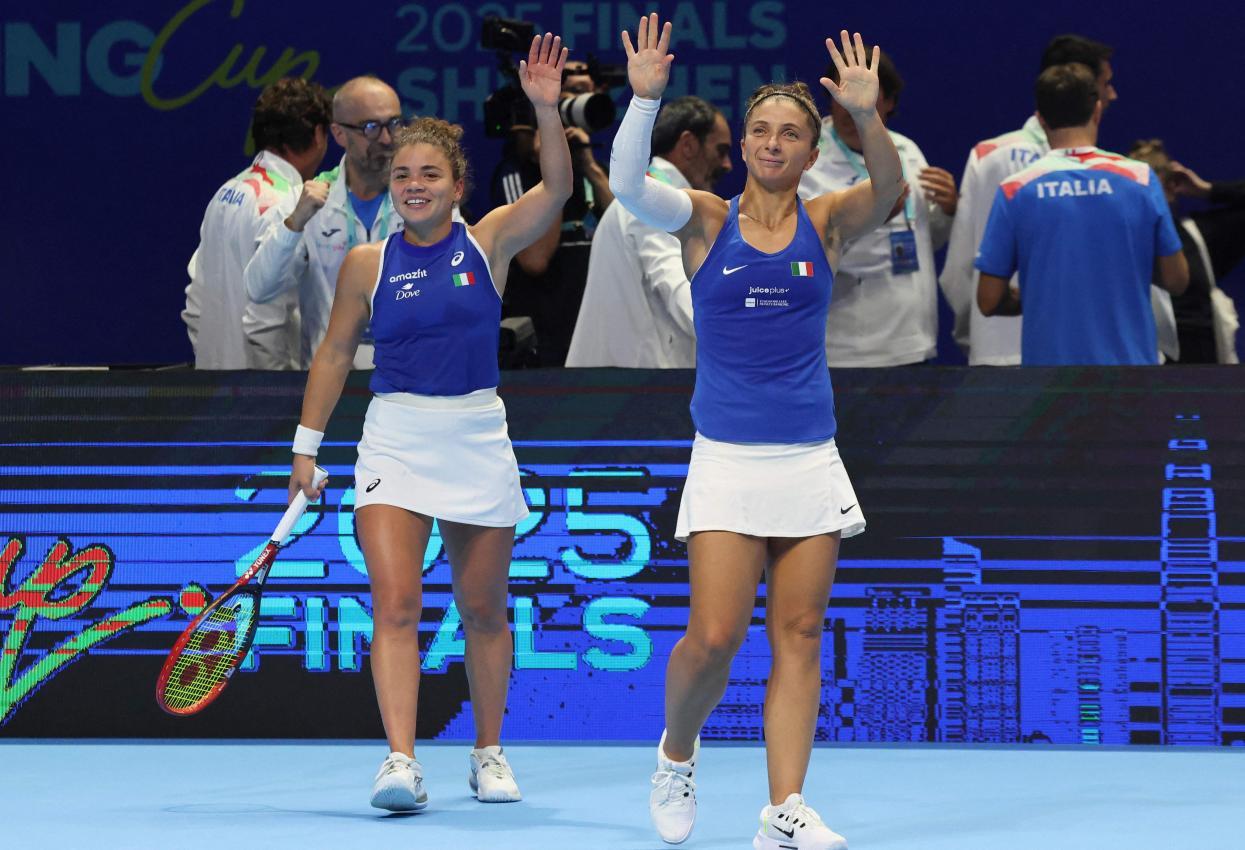 Jasmine Paolini und Sara Errani bescherten Italien den entscheidenden Punkt. © APA/afp / STR