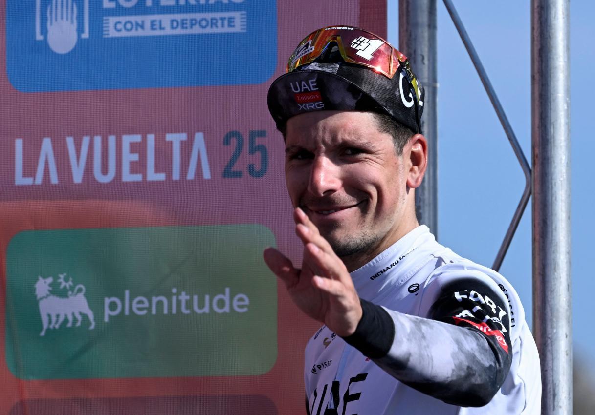 Joao Almeida schnappte sich den Tagessieg. © APA/afp / MIGUEL RIOPA