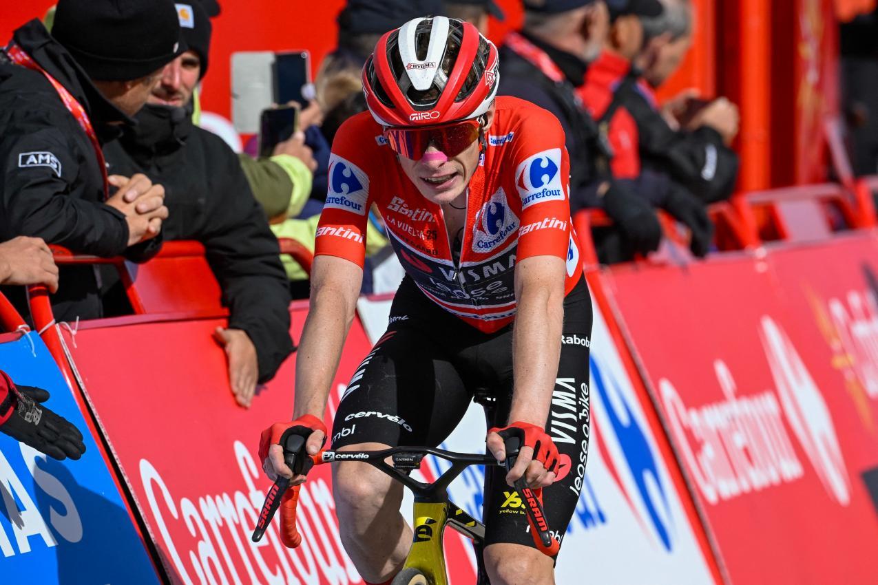 Jonas Vingegaard has the red jersey under control. © APA/afp / MIGUEL RIOPA