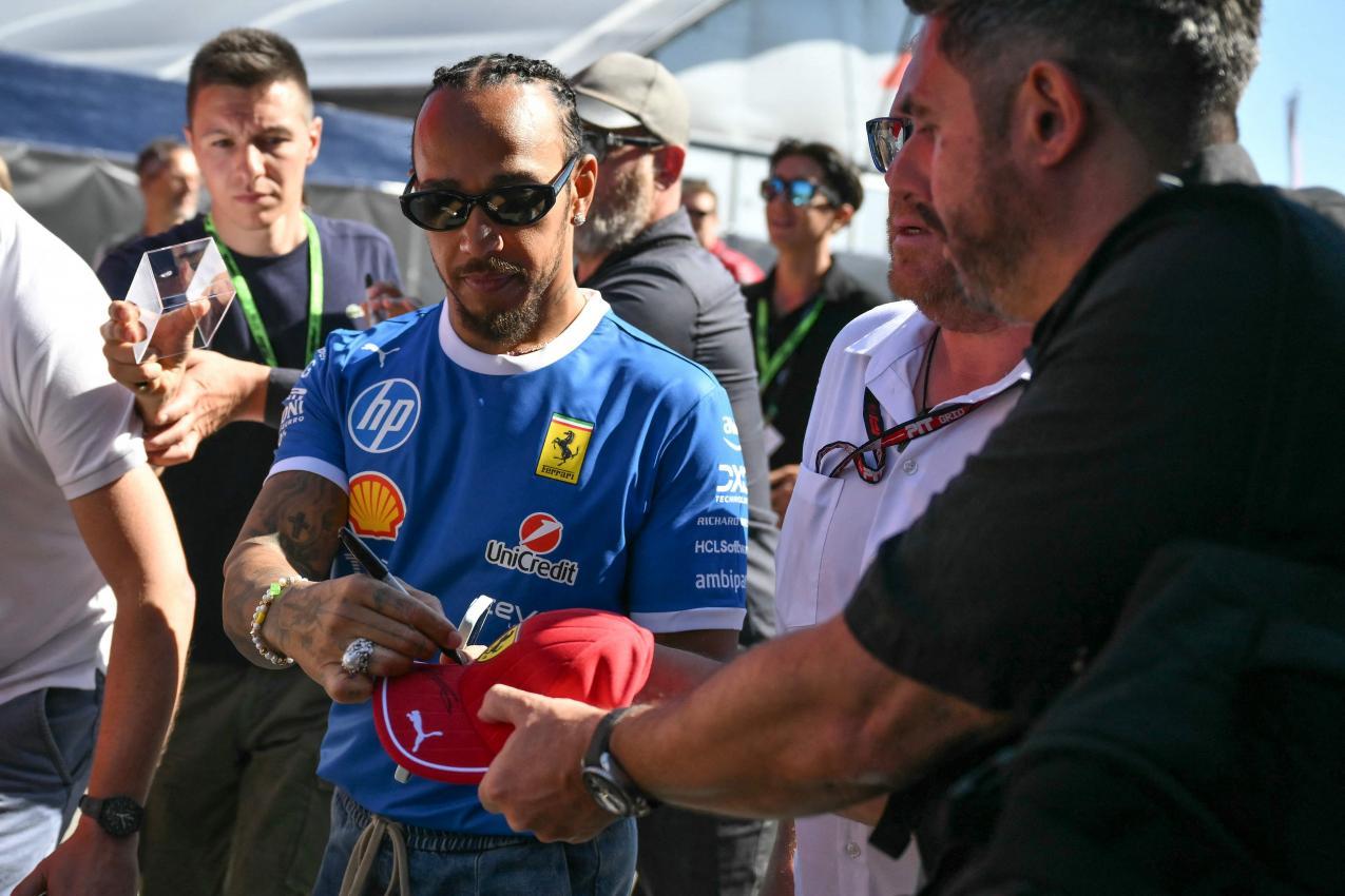 Lewis Hamilton enjoyed the crowd, but things didn't go smoothly for him on the track. © APA/afp / MARCO BERTORELLO