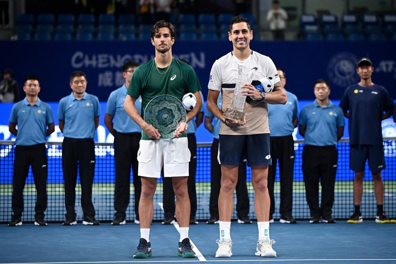 Lorenzo Musetti und Alejandro Tabilo. © APA/afp / -