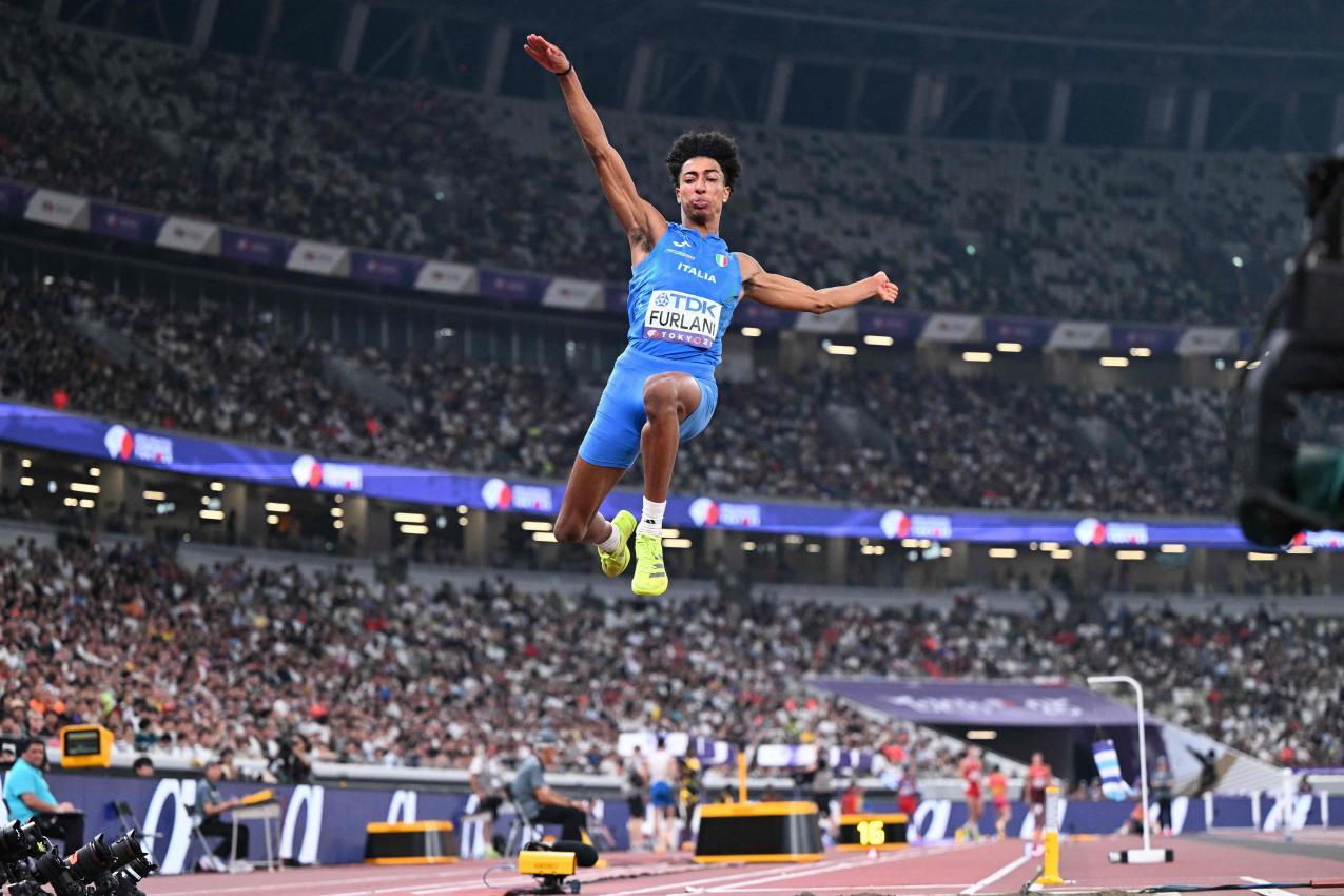 Mattia Furlani took gold in the long jump. © APA/afp / KIRILL KUDRYAVTSEV
