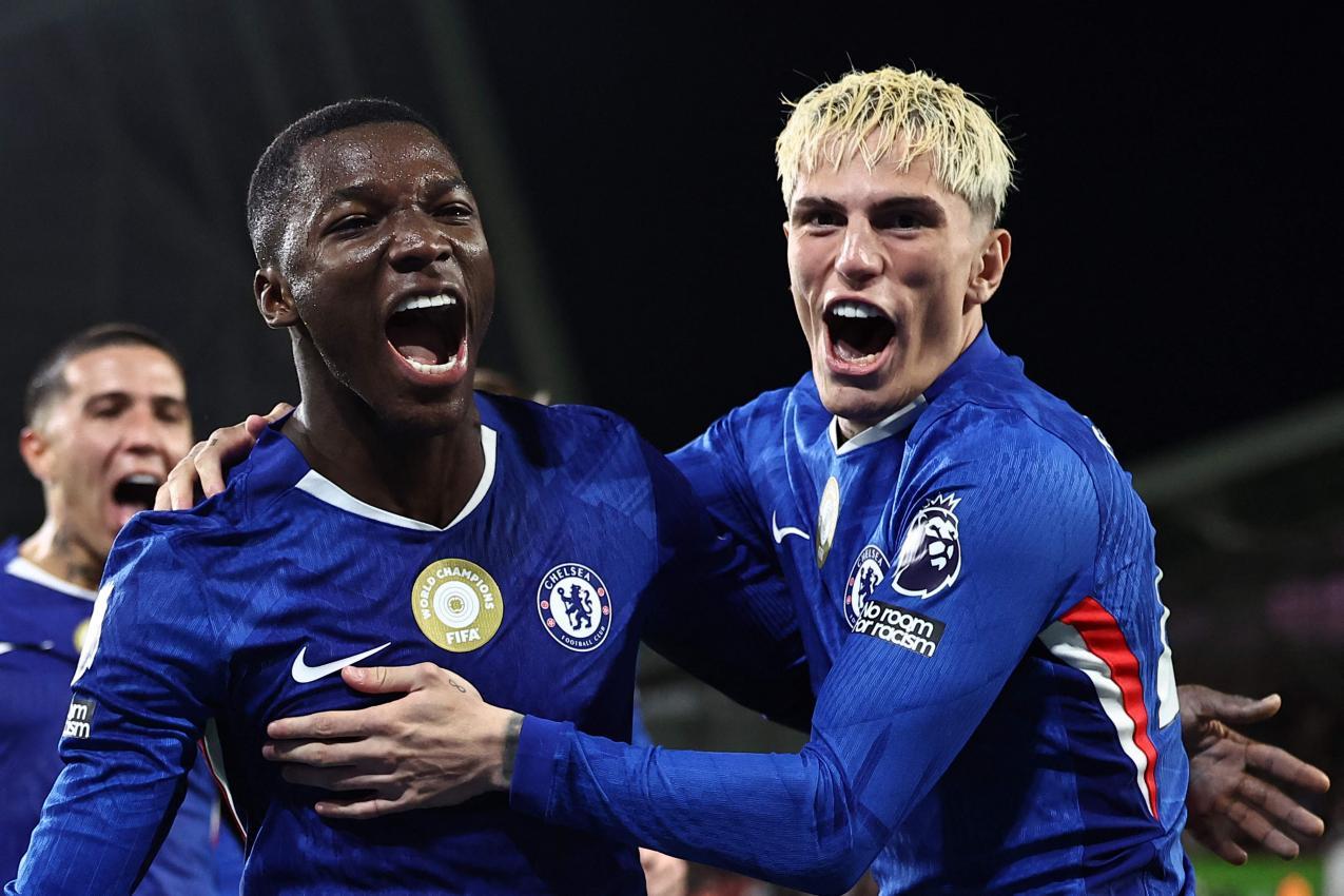 Moises Caicedo and Alejandro Garnacho aim to annoy Bayern. © APA/afp / HENRY NICHOLLS