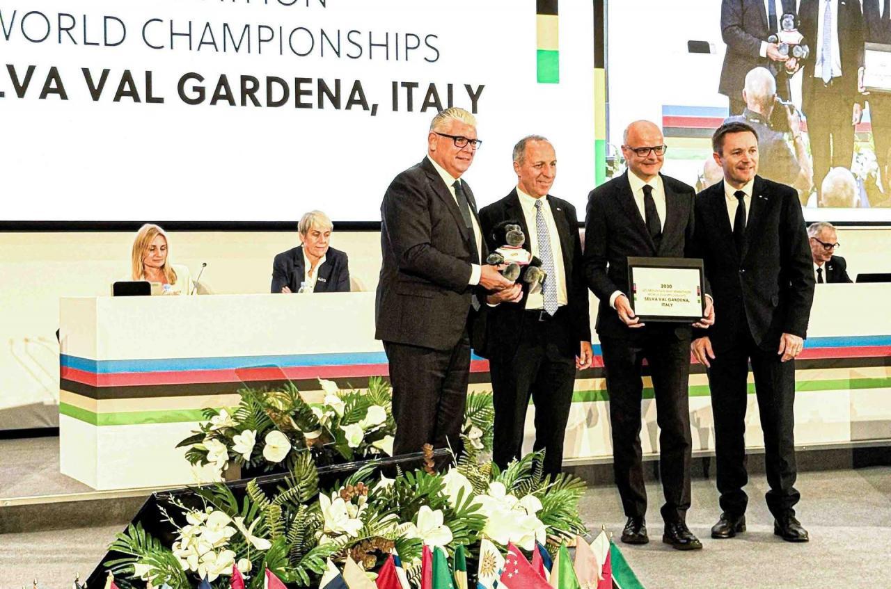 They were delighted about the awarding of the World Championships in Kigali: Enrico Della Casa (European Cycling Federation), Cordiano Dagnoni (Italy's cycling chief), Gerhard Vanzi (head of the Val Gardena Organising Committee) and David Lappartient (UCI President).