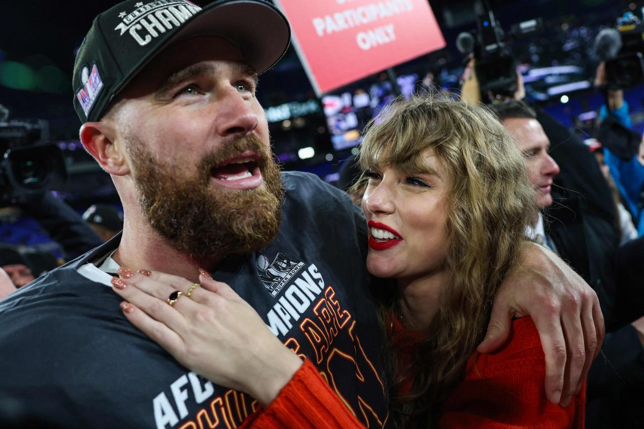 US-Traumpaar: Travis Kelce und Taylor Swift. © APA/getty / PATRICK SMITH