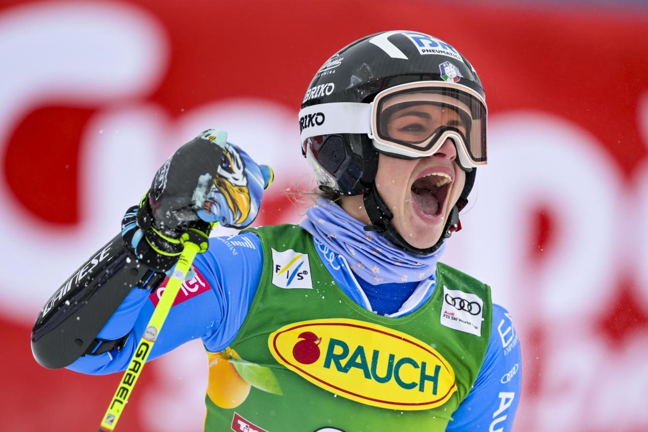 Asja Zenere celebrated her strong run in the second round. © ANSA / GIAN EHRENZELLER