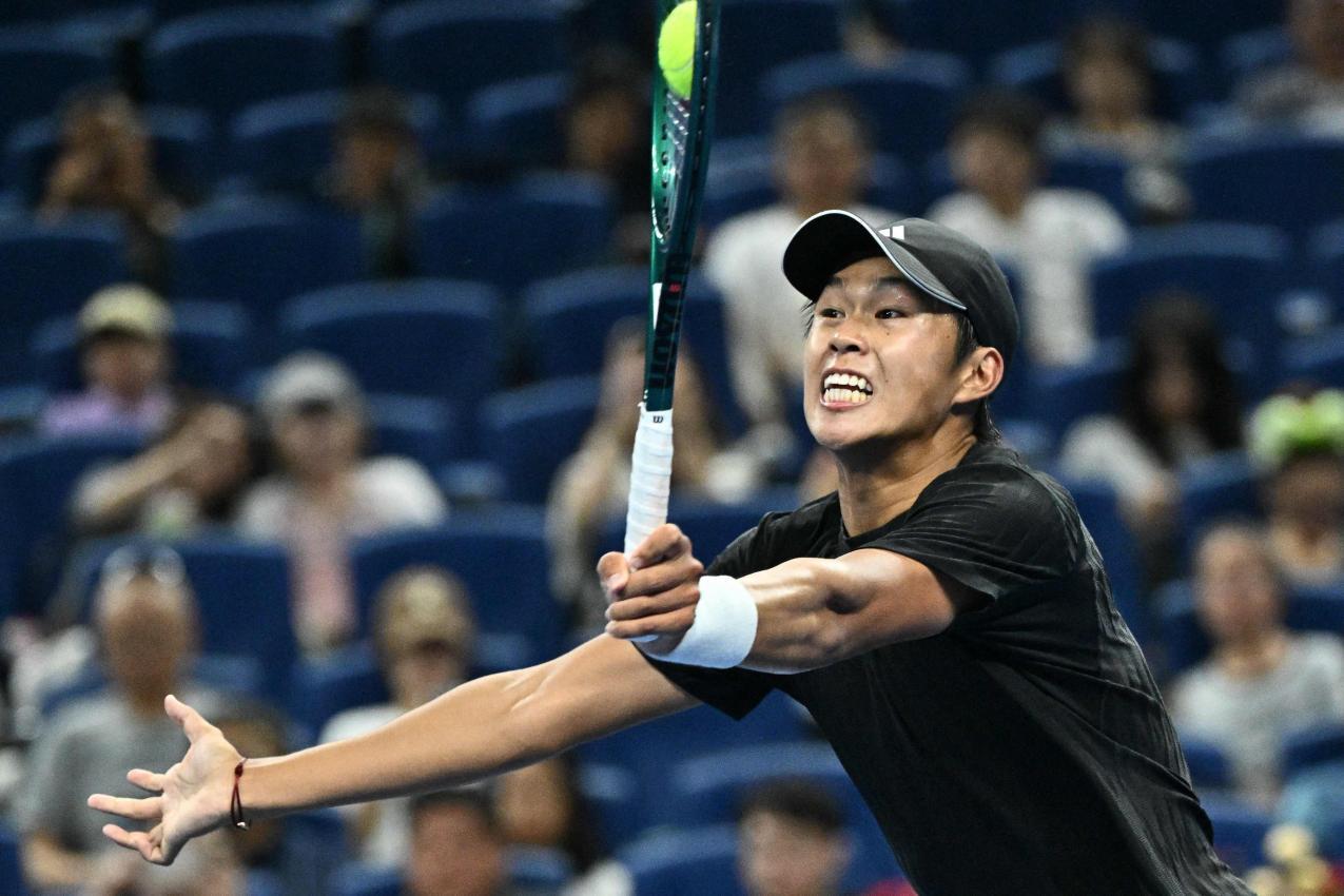 Ausnahmetalent Learner Tien zahlte im Finale gegen Jannik Sinner Lehrgeld. © APA/afp / PEDRO PARDO