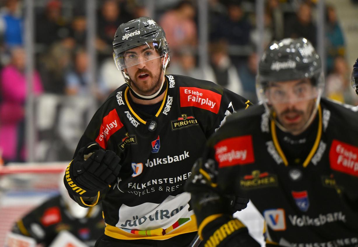 Cole Bardreau (left) impressed. © I. Foppa / HC Pustertal