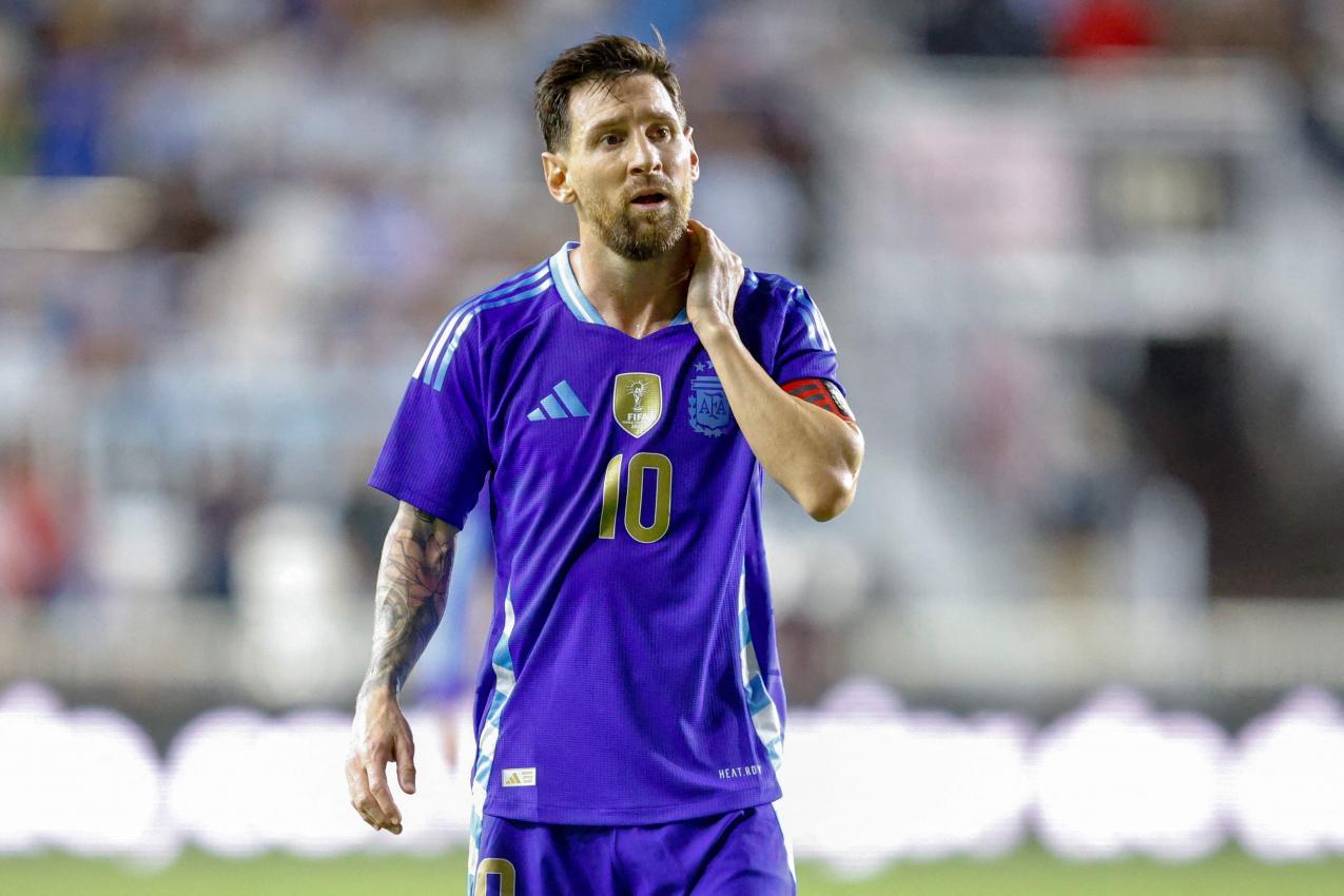 Der zweitplatzierte Lionel Messi kassiert 130 Mio. Euro im Jahr. © APA/afp / CHRIS ARJOON