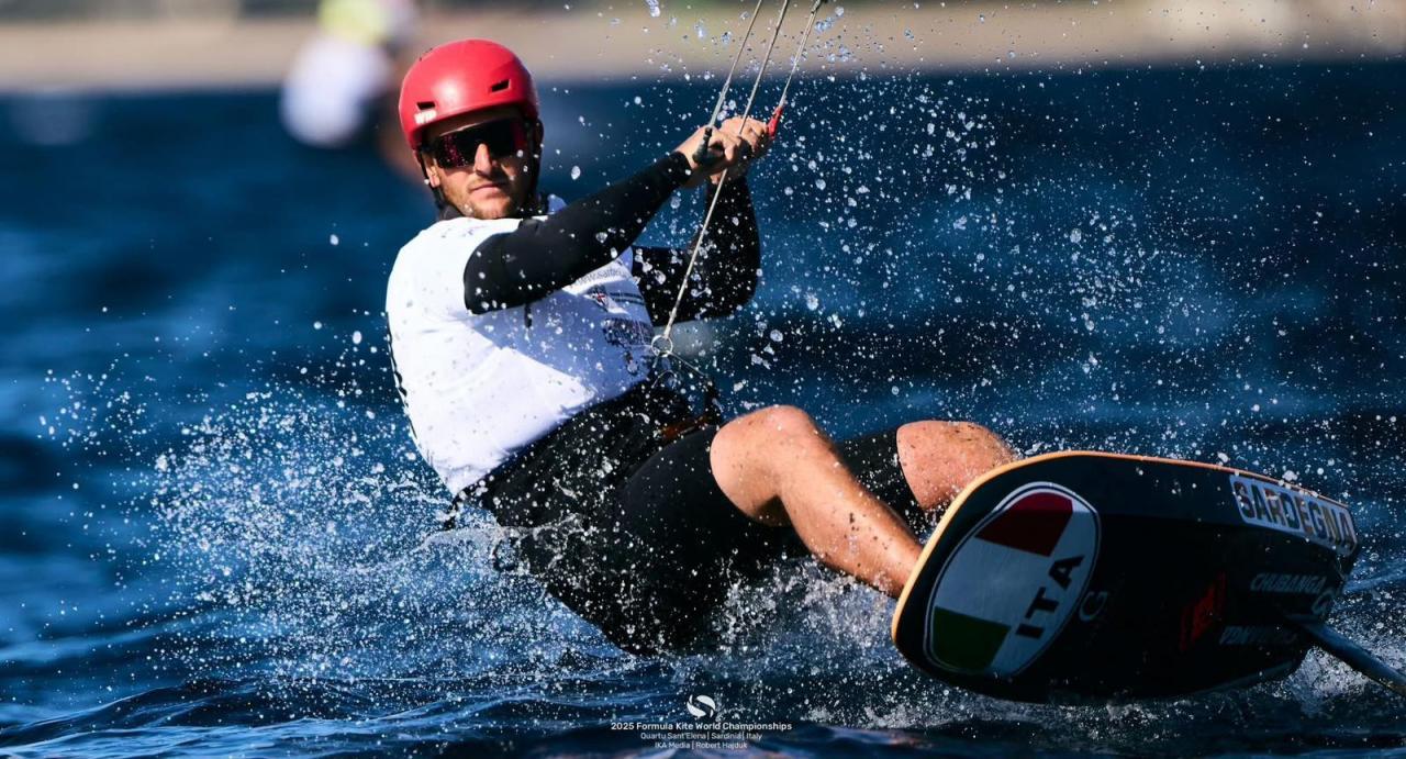 Flavio Marx bei seiner Lieblingsbeschäftigung: Dem Kitesurfen.