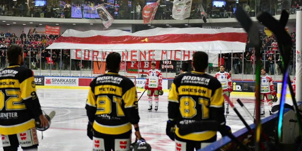 Le premier grand derby du Tyrol du Sud de la saison aura lieu vendredi à l'Intercable Arena. © HCB