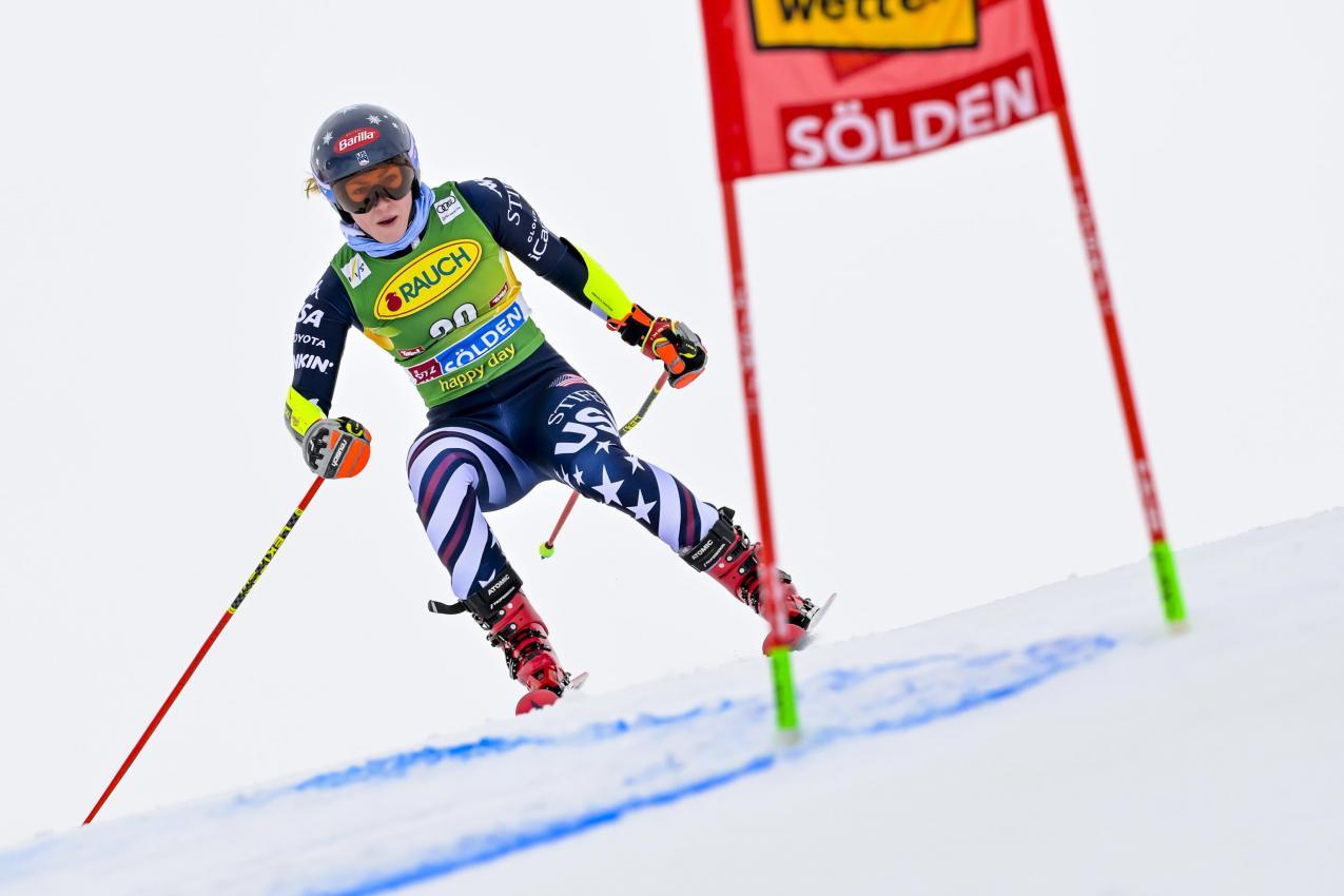 In Lauerstellung: Mikaela Shiffrin © ANSA / GIAN EHRENZELLER