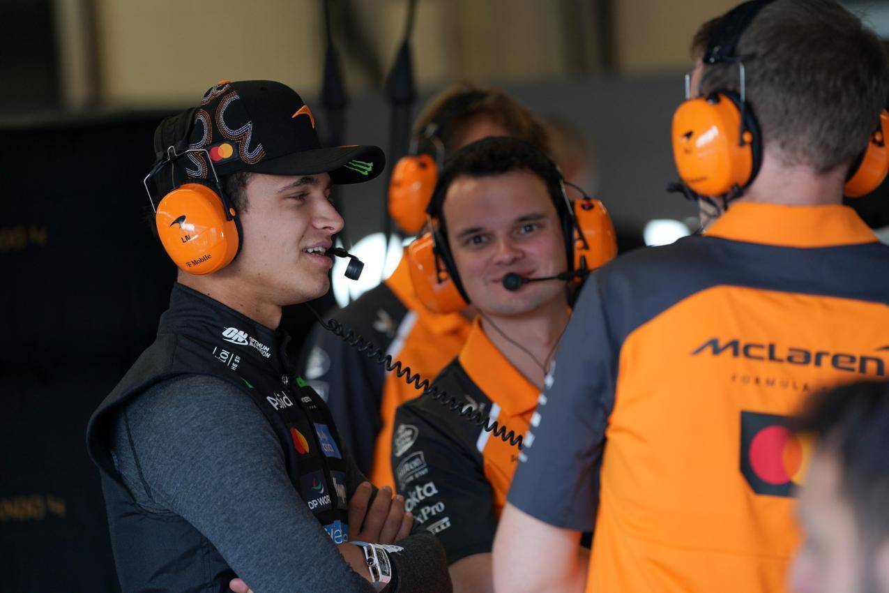 Lando Norris (left) is currently 22 points behind his teammate Oscar Piastri. © ANSA / DUSTIN SAFRANEK