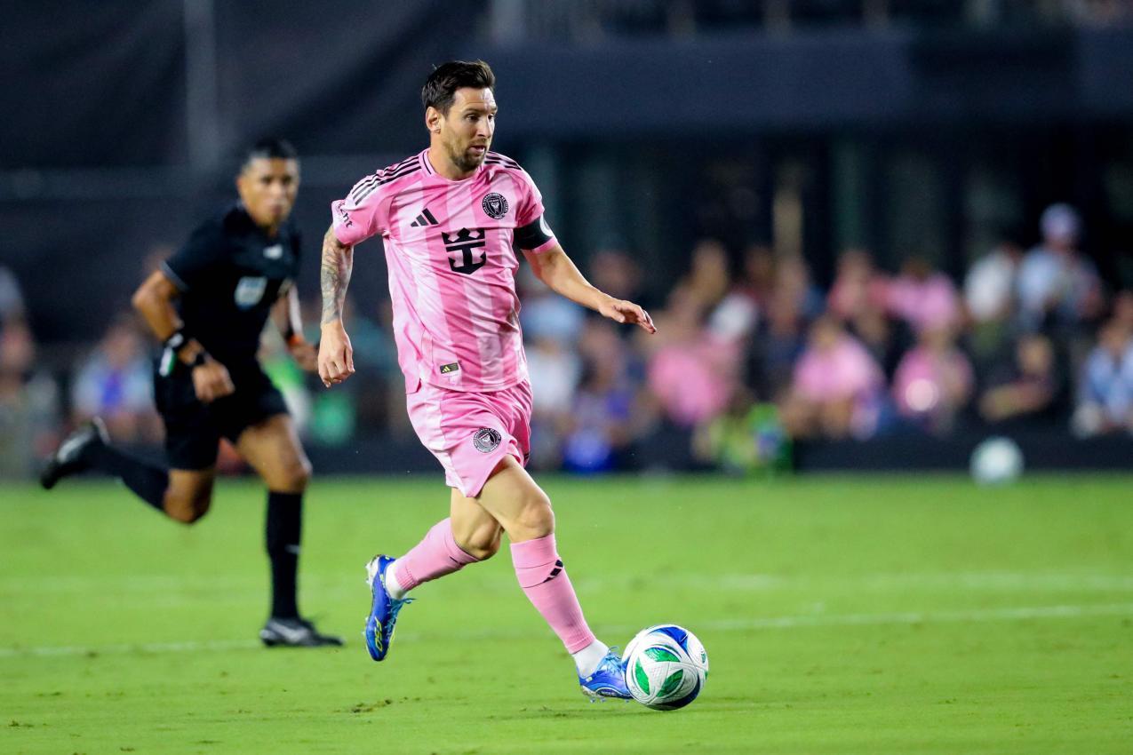 Lionel Messi kickt seit mehr als zwei Jahren in den USA. © APA/afp / CHRIS ARJOON