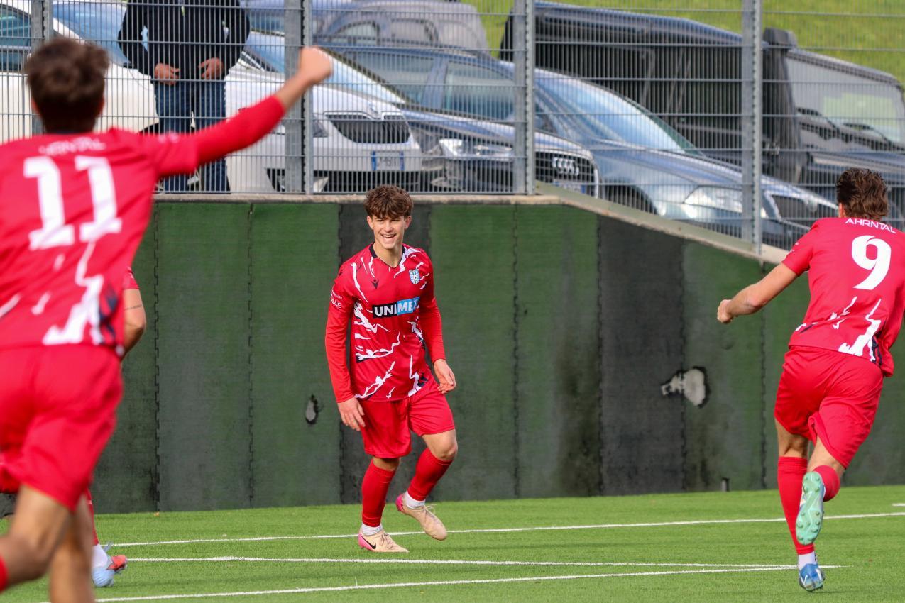 Lukas Kofler traf für Ahrntal. © Andi Volgger