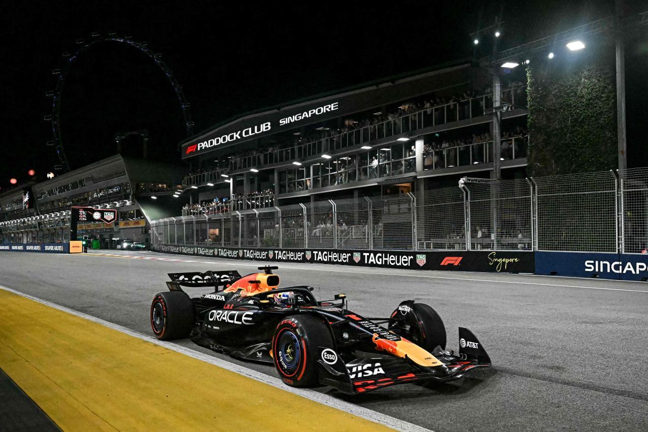 Max Verstappen compte toujours 63 points de retard au classement du Championnat du monde. © APA/afp / LILLIAN SUWANRUMPHA