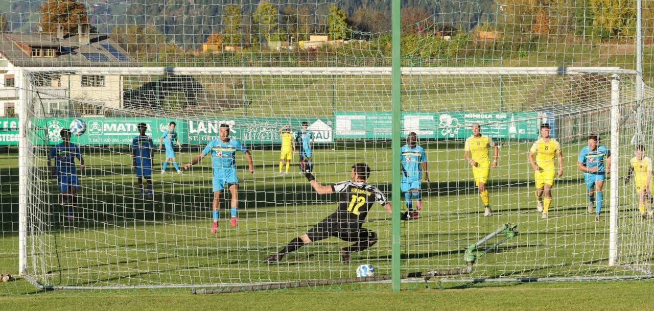 Patrick Bacher (Stegen) traf zwei Mal gegen Gargazon per Elfmeter. © David Laner