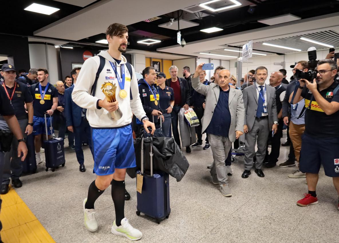 Simone Giannelli bei seiner Ankunft in Rom. © ANSA / TELENEWS