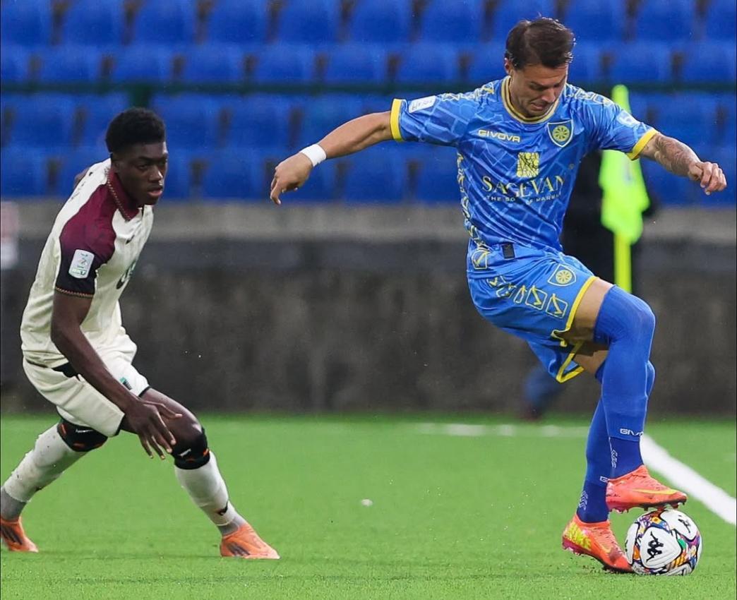 Simone Zanon (rechts) gelang eine Vorlage. © Instagram/Carrarese