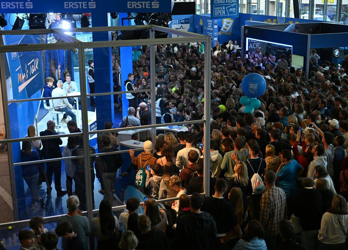 Thomas Muster, Jannik Sinner und Lukas Schweighofer am anl. einer PK im Rahmen der Erste Bank Open in der Wiener Stadthalle. © APA / HELMUT FOHRINGER