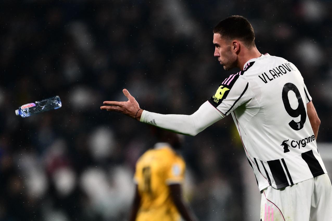 War fast der einzige Juve-Spieler, der vom Publikum frenetisch gefeiert wurde: Dusan Vlahovic. © APA/afp / MARCO BERTORELLO