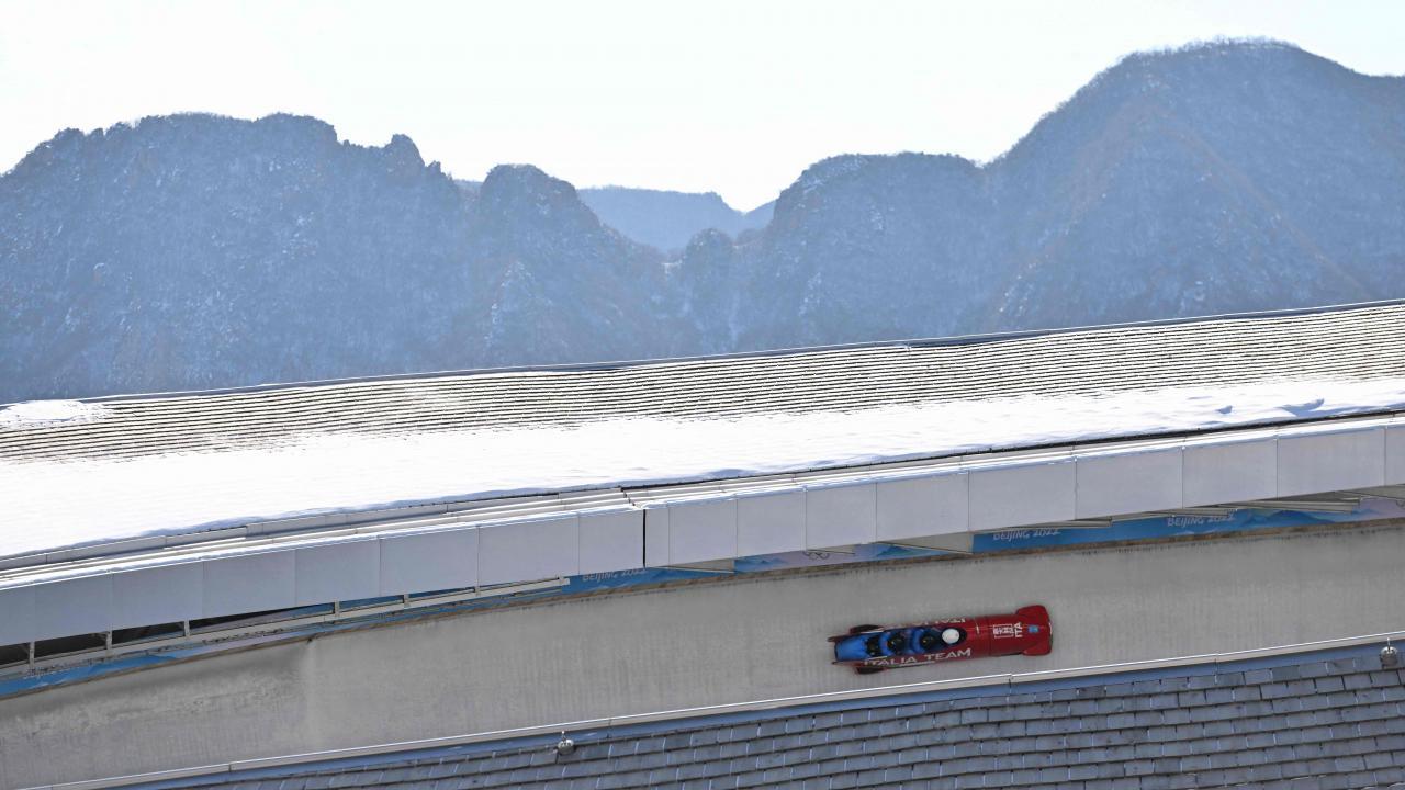 Alex Verginer saß bei Olympia 2022 in China  im Viererbob, damals als Anschieber. © APA/afp / DANIEL MIHAILESCU