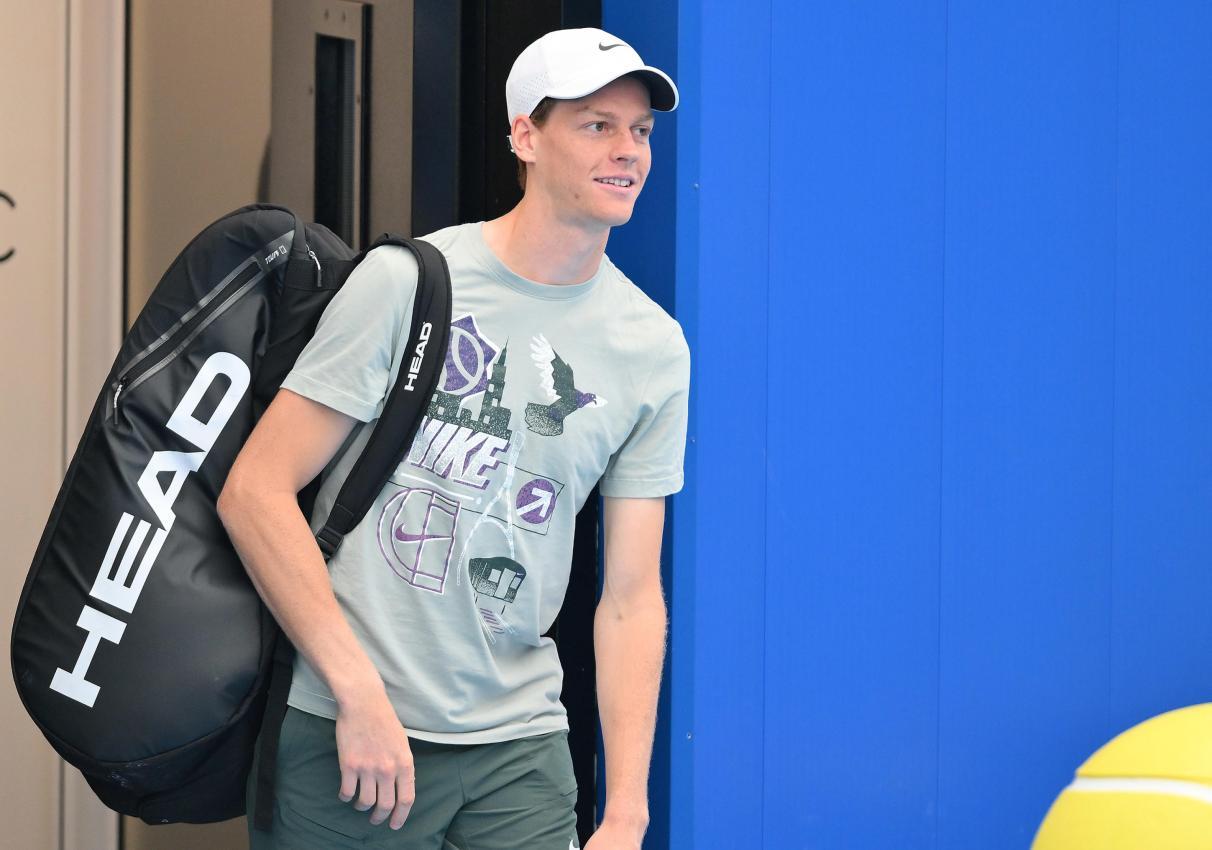 Bereits Anfang Dezember wird Jannik Sinner auf den Tenniscourt zurückkehren. © ANSA / Alessandro Di Marco