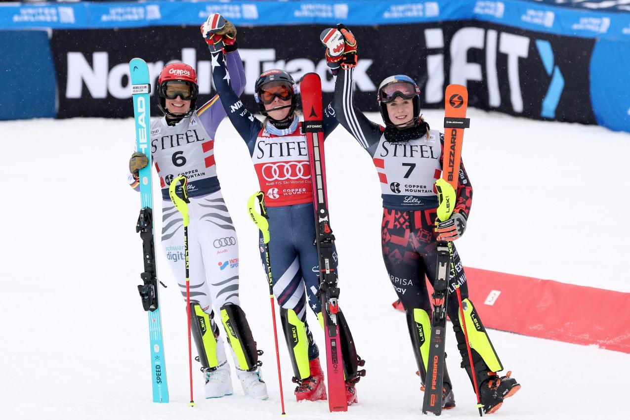 Das Podest, von links Lena Dürr (2.), Mikaela Shiffrin (1.) und Lara Colturi (3.). © APA / EZRA SHAW