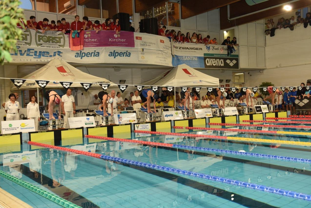 Das Swimmeeting zeigte eine spektakuläre Show. © Swimmeeting Südtirol