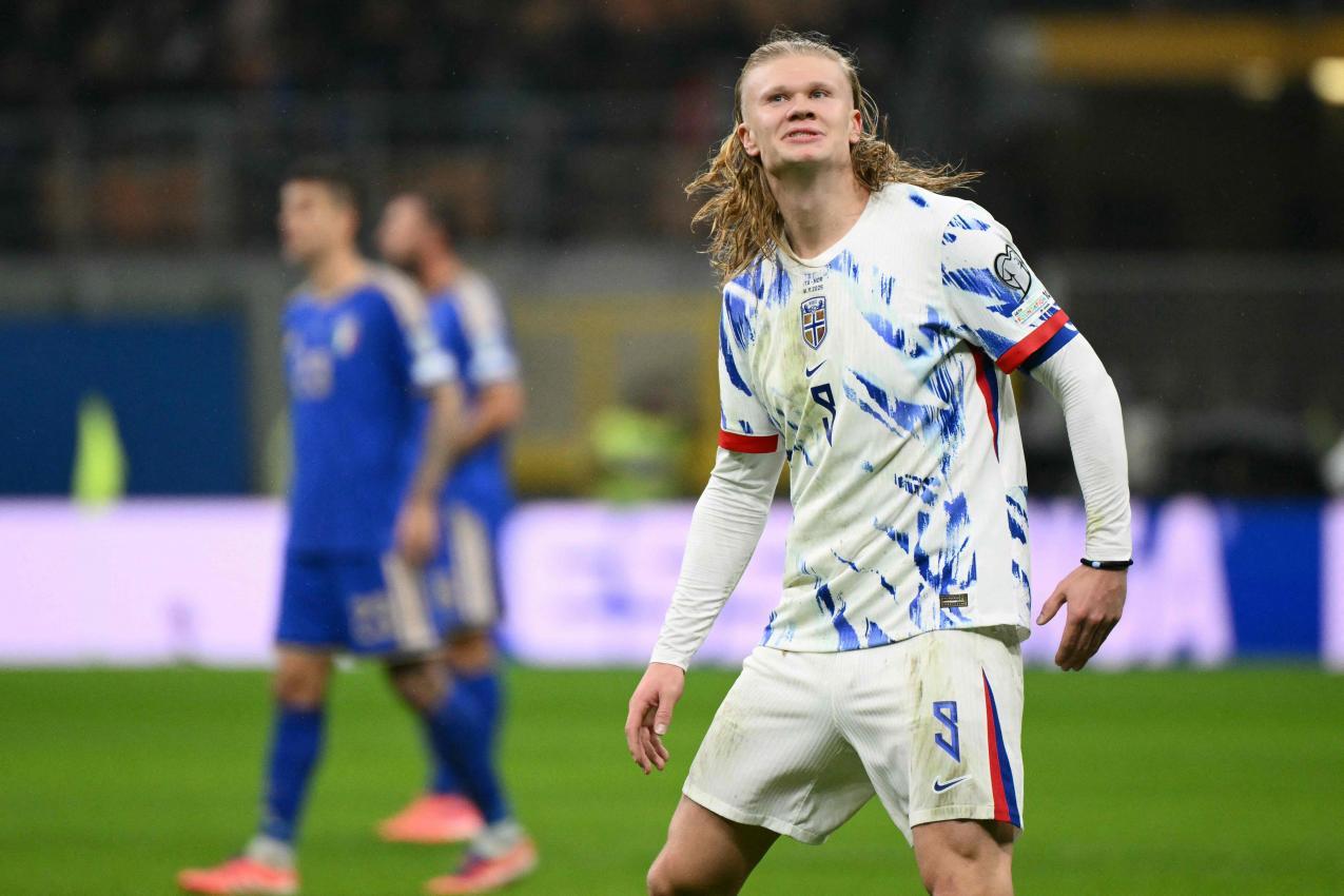 Erling Haaland a mené la Norvège à la victoire à San Siro grâce à un doublé. © APA/afp / ALBERTO PIZZOLI