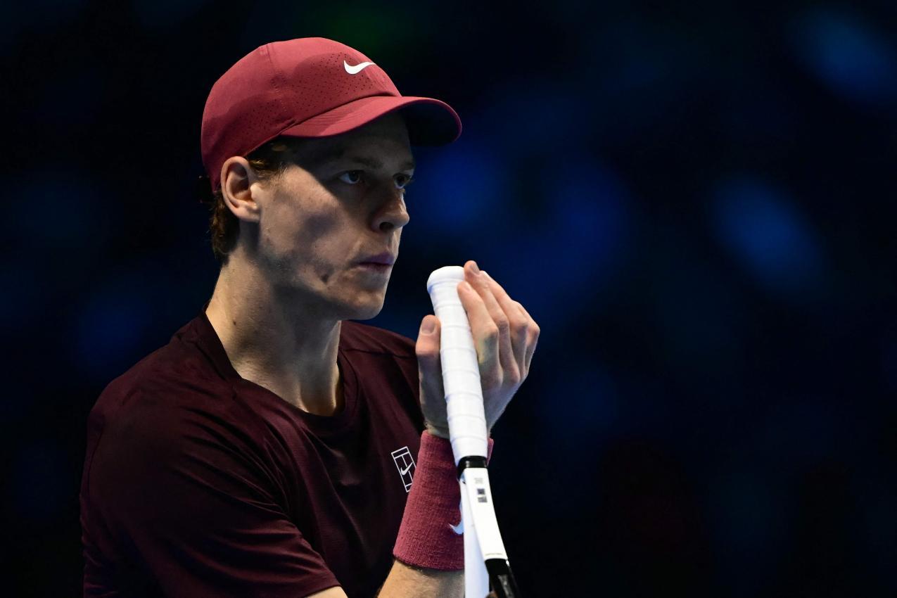Jannik Sinner ist bereit für den nächsten Test. © APA/afp / MARCO BERTORELLO