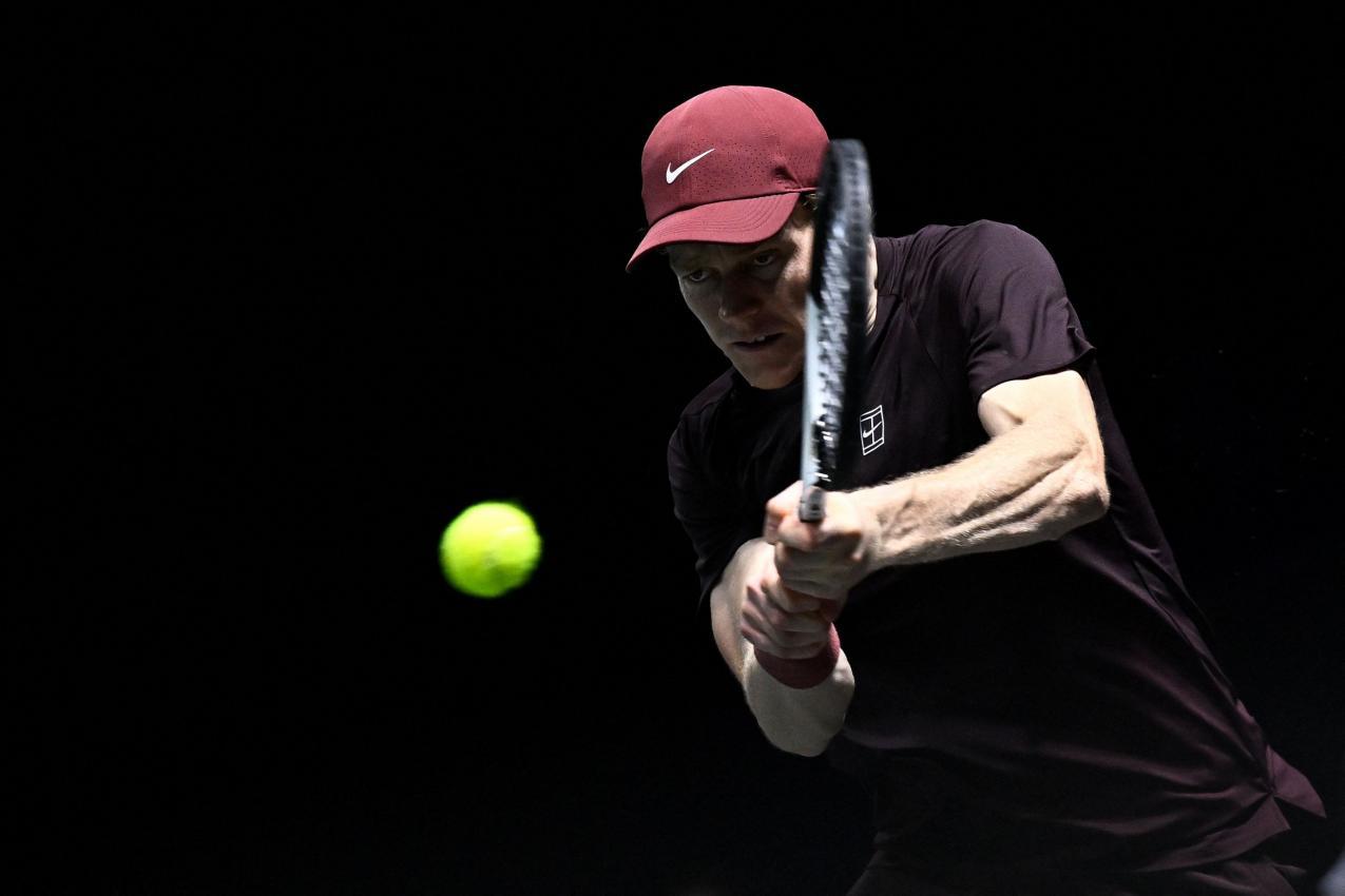 Jannik Sinner ist der Masters-Champion von Paris. © APA/afp / JULIEN DE ROSA