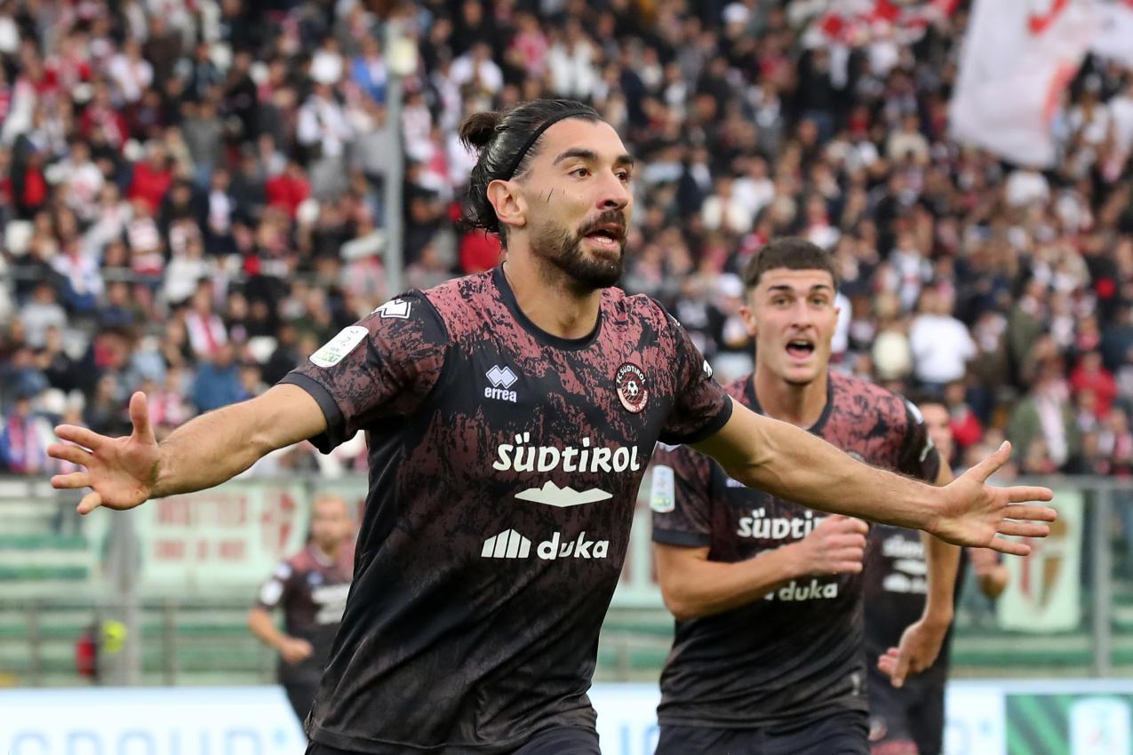 Jubel bei Silvio Merkaj (links neben Jacopo Martini): Der Albanier erzielte das zwischenzeitliche 1:0 für die Weißroten. © FELICE CALABRO' / Felice Calabro'