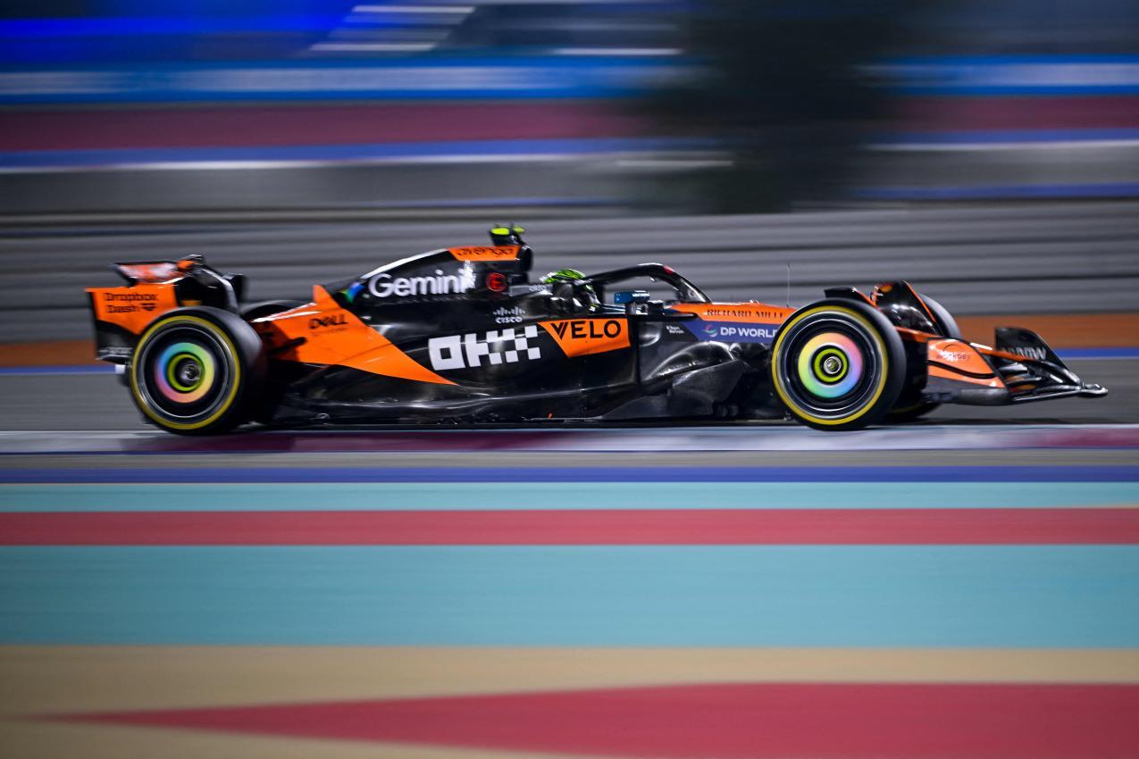 Lando Norris ist weiterhin WM-Leader. © APA/afp / MAHMUD HAMS