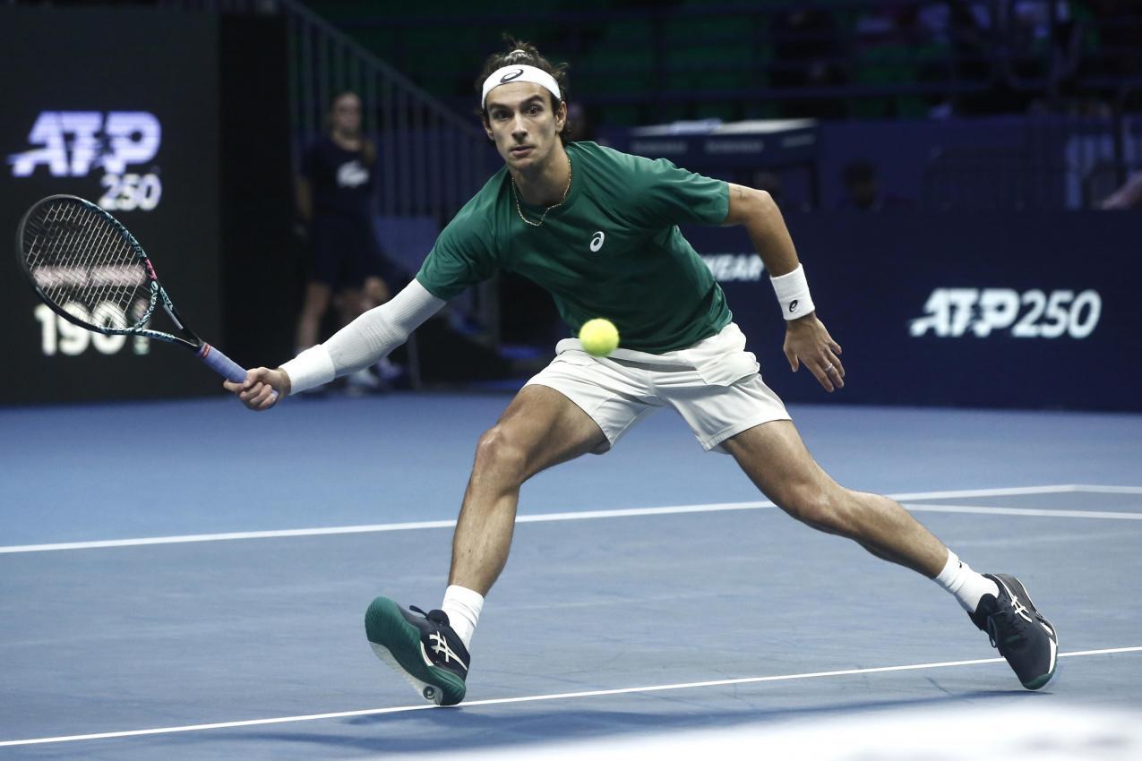 Lorenzo Musetti kämpft noch um sein Ticket bei den Finals. © ANSA / YANNIS KOLESIDIS