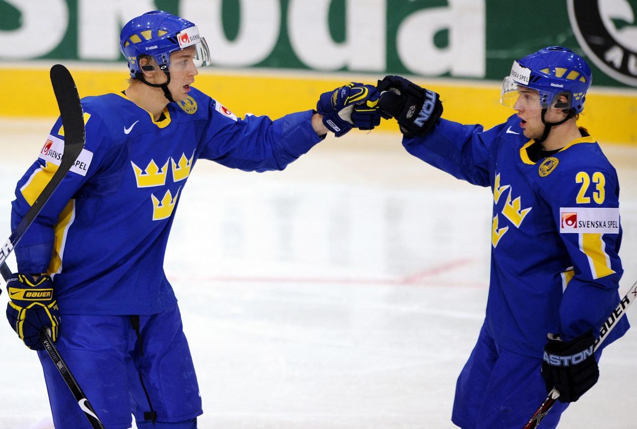 Zwei dicke Kumpels: Johan Harju (links) und Linus Omark. © AFP / FABRICE COFFRINI